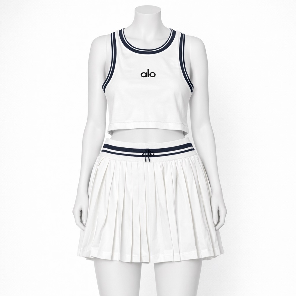 Fashion Women’s White Athletic Skirt Set – Pleated Tennis Style